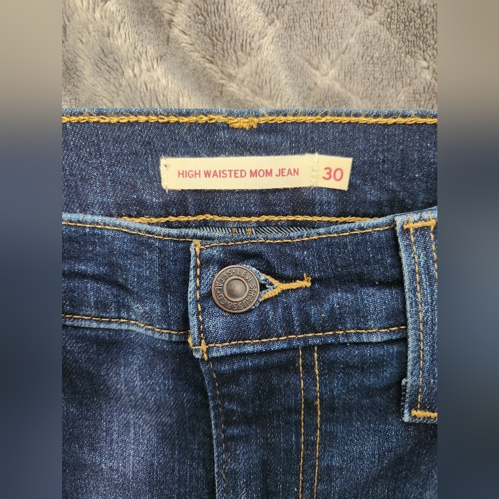 Levi's High-Waisted Mom Jeans - Picture 5 of 5